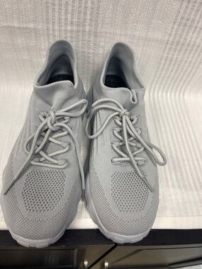 Women's Light Gray Knit Athletic Sneakers